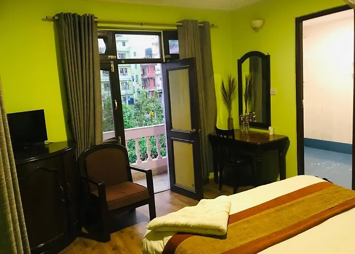 Hotel Lotus Garden 3*