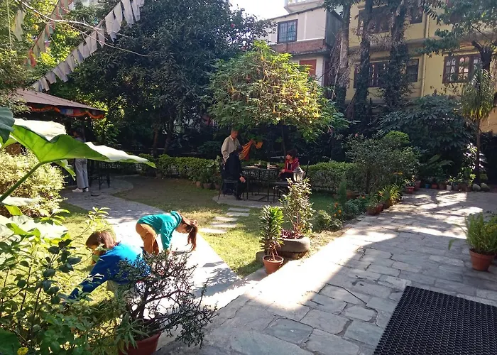 Lotus Garden Hotel 3*
